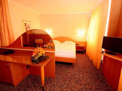 Hotel Eroplan Roznov pod Radhostem Exterior photo